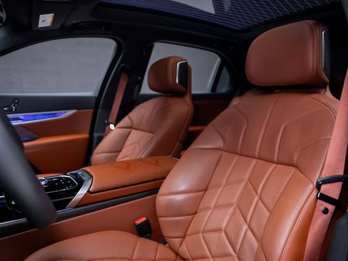 Used 2023 BMW i7 xDrive60 image 60