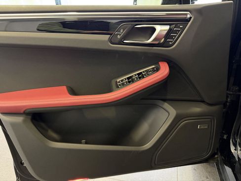 New 2026 Porsche Macan image 15