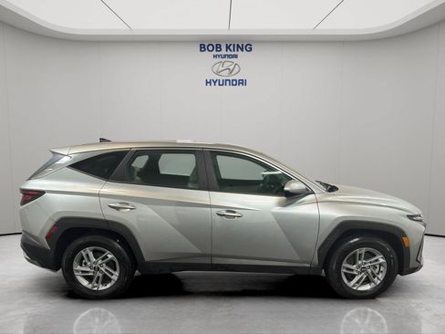 Certified 2025 Hyundai Tucson SE FWD image 6