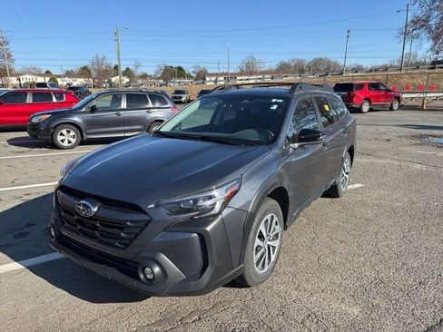 Certified 2023 Subaru Outback Premium image 3