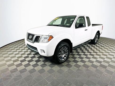 Used 2012 Nissan Frontier SV w/ Sport Appearance Pkg AWD/4WD image 5