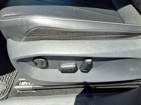 Used 2022 Volkswagen Tiguan SE AWD/4WD image 16