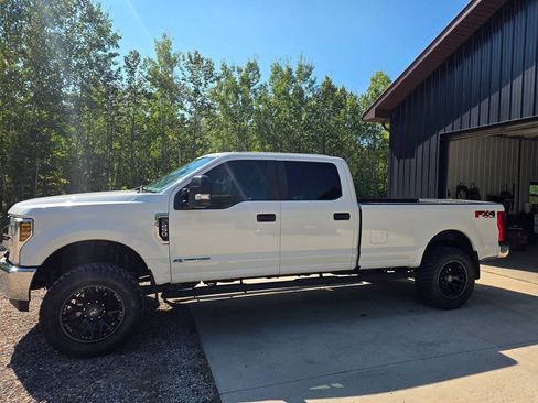 Used 2019 Ford F250 XL w/ Power Equipment Group AWD/4WD image 2