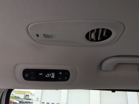 Used 2023 Chrysler Pacifica Touring-L image 20