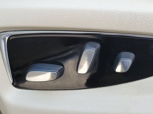 Used 2019 Cadillac Escalade Luxury image 24