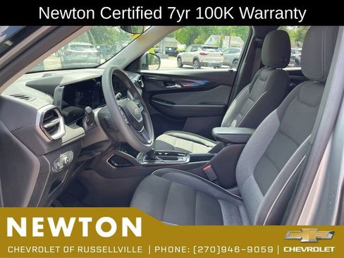 Used 2024 Chevrolet TrailBlazer LT w/ Driver Confidence Package FWD image 4
