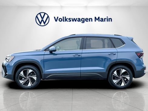 New 2026 Volkswagen Taos SE image 2