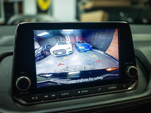 Used 2025 Nissan Rogue SV FWD image 23