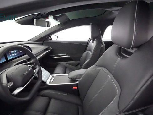 Used 2024 Lucid Air Grand Touring image 4