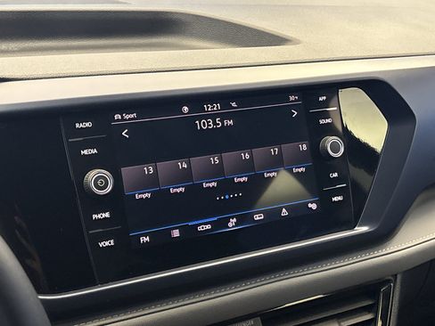 Used 2024 Volkswagen Taos SE image 18