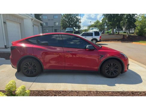 Used 2022 Tesla Model Y Long Range AWD/4WD image 3