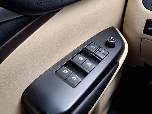 Used 2016 Toyota Highlander Limited Platinum FWD image 10