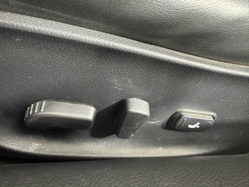 Used 2013 INFINITI G37 Journey w/ Premium Pkg image 30