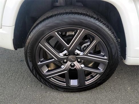 Used 2024 Jeep Compass Limited w/ High Altitude Package image 9