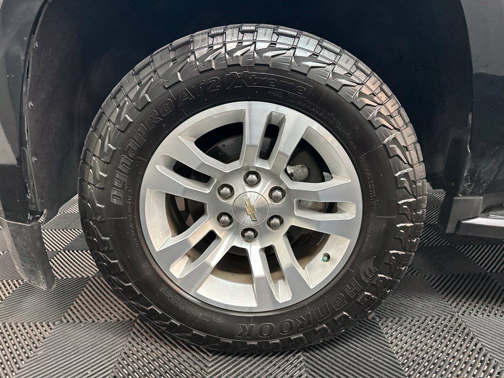 Used 2017 Chevrolet Suburban LT AWD/4WD image 38