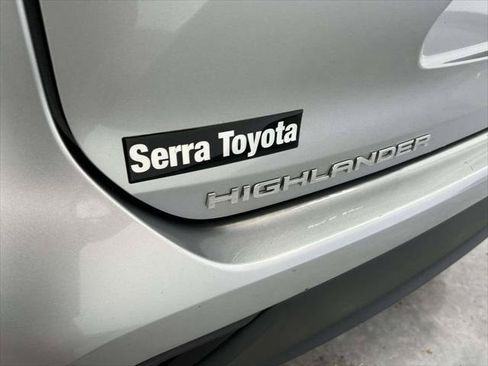 Certified 2024 Toyota Highlander LE FWD image 10