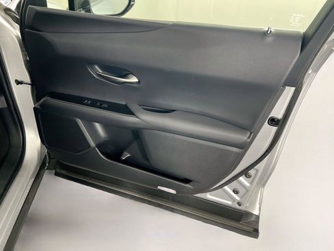 Used 2019 Lexus UX 200 w/ Accessory Package FWD image 29