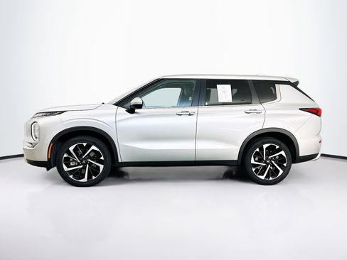 Used 2024 Mitsubishi Outlander SE image 4