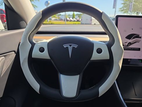 Used 2020 Tesla Model Y Long Range AWD/4WD image 18