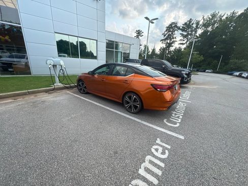 Used 2021 Nissan Sentra SR w/ Electronics Package FWD image 2