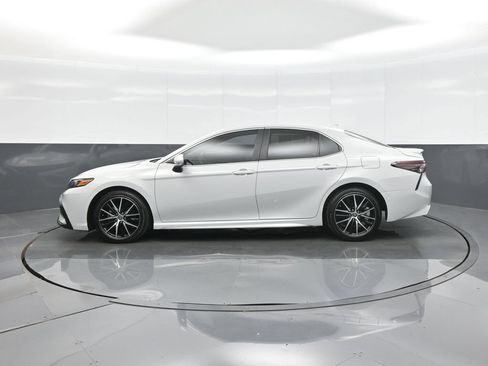 Used 2024 Toyota Camry SE FWD image 4