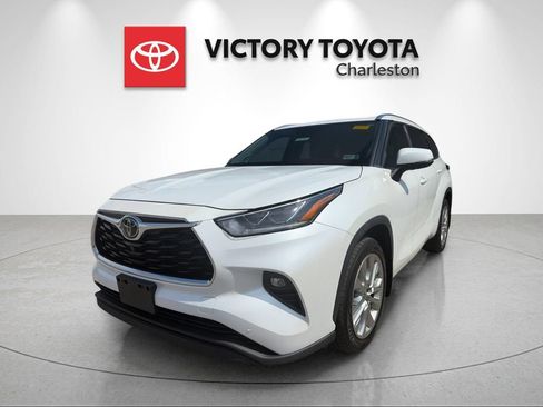 Used 2022 Toyota Highlander Limited AWD/4WD image 1