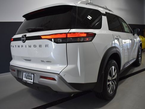 New 2025 Nissan Pathfinder SL image 8