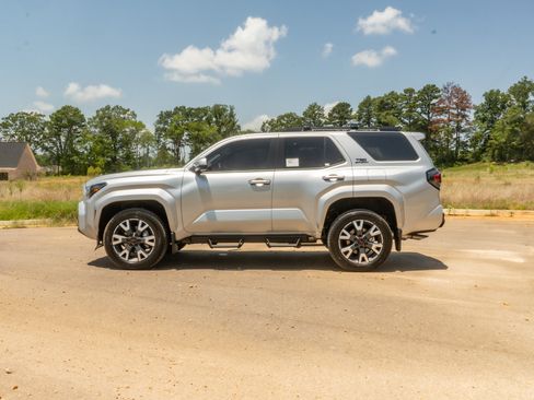 Used 2026 Toyota 4Runner TRD Sport AWD/4WD image 8