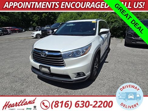 Used 2016 Toyota Highlander XLE FWD image 1