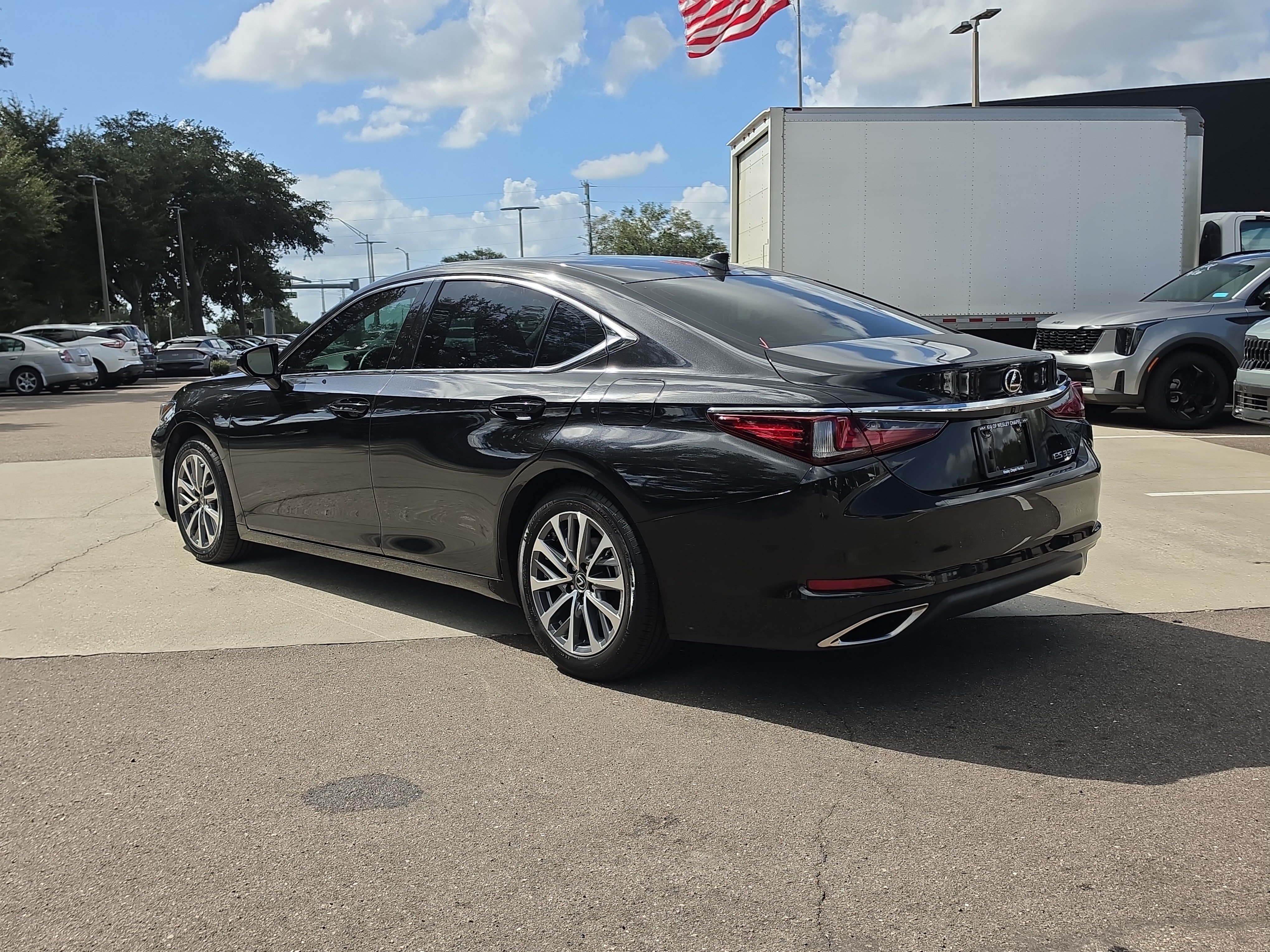 Used 2023 Lexus ES 350 w/ Accessory Package (Z2) FWD image 6