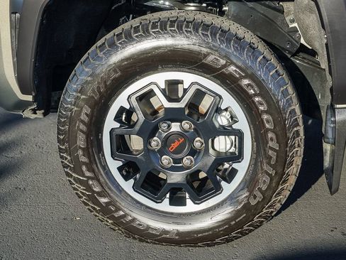Used 2025 Toyota Tacoma TRD Off-Road image 11