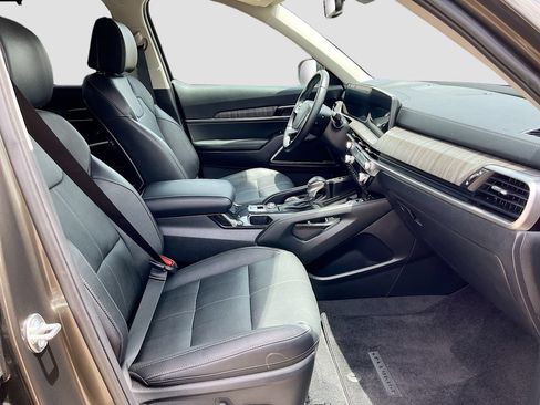 Used 2024 Kia Telluride EX w/ EX Captain's Chair Package FWD image 32