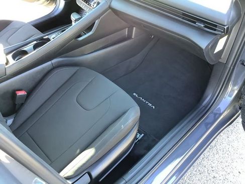 Certified 2025 Hyundai Elantra SEL image 24