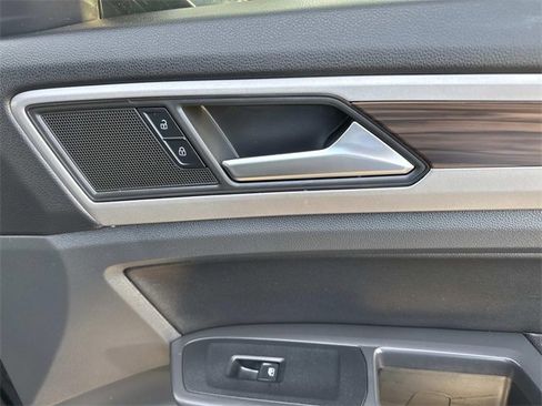 Used 2021 Volkswagen Atlas SE image 18