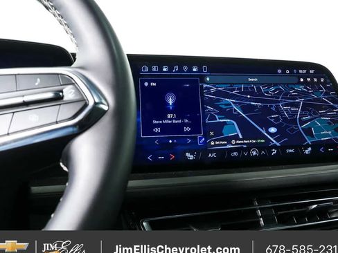 Certified 2025 Chevrolet Traverse LT FWD image 12