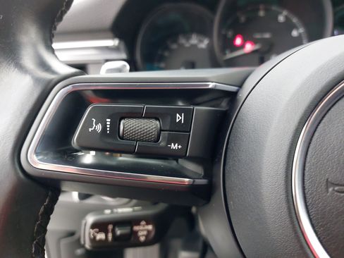 Used 2023 Porsche Macan image 19