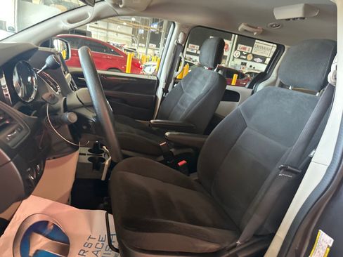 Used 2019 Dodge Grand Caravan SE FWD image 10
