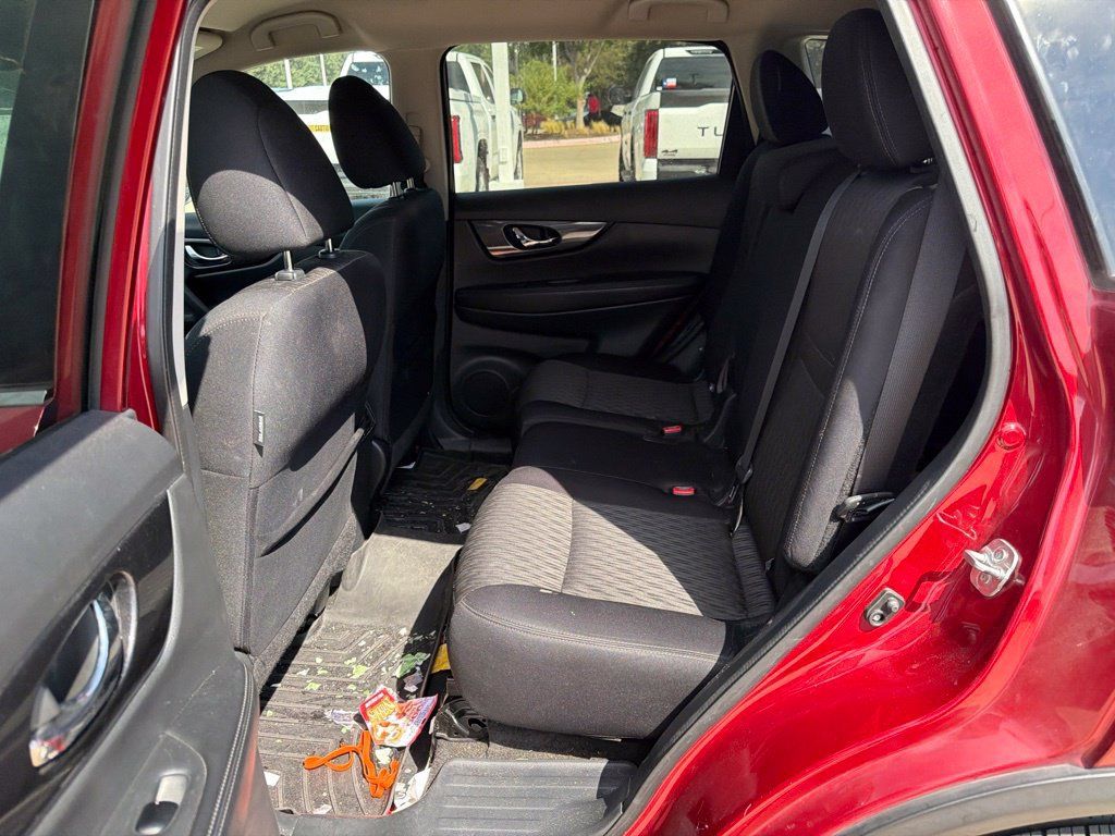 Used 2018 Nissan Rogue SV AWD/4WD image 7