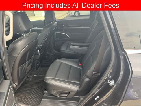 Used 2025 Kia Telluride S FWD image 5