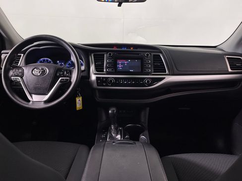 Used 2019 Toyota Highlander LE FWD image 14