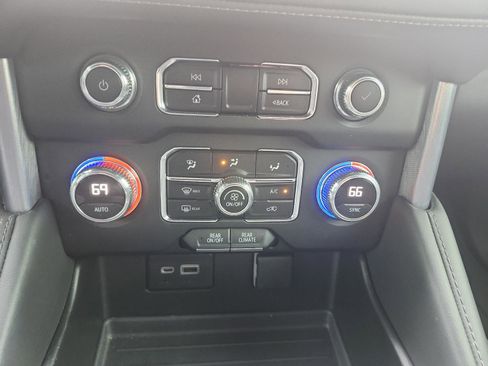 Certified 2022 GMC Yukon SLE w/ Gmc Pro Safety Plus Package image 17