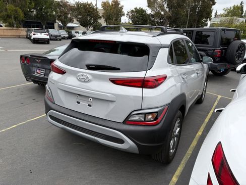 Used 2023 Hyundai Kona SEL w/ Convenience Package FWD image 3