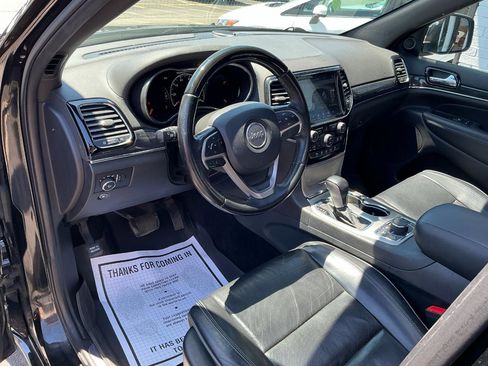 Used 2019 Jeep Grand Cherokee Overland AWD/4WD image 11
