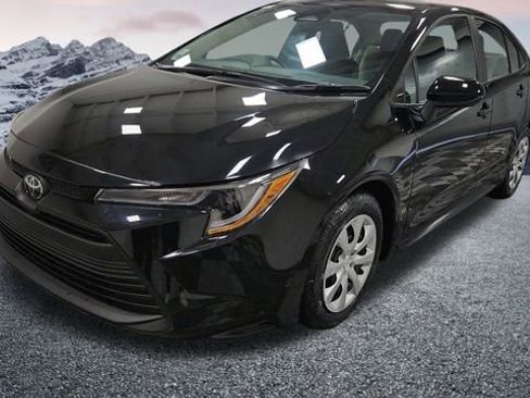 Used 2025 Toyota Corolla LE image 1