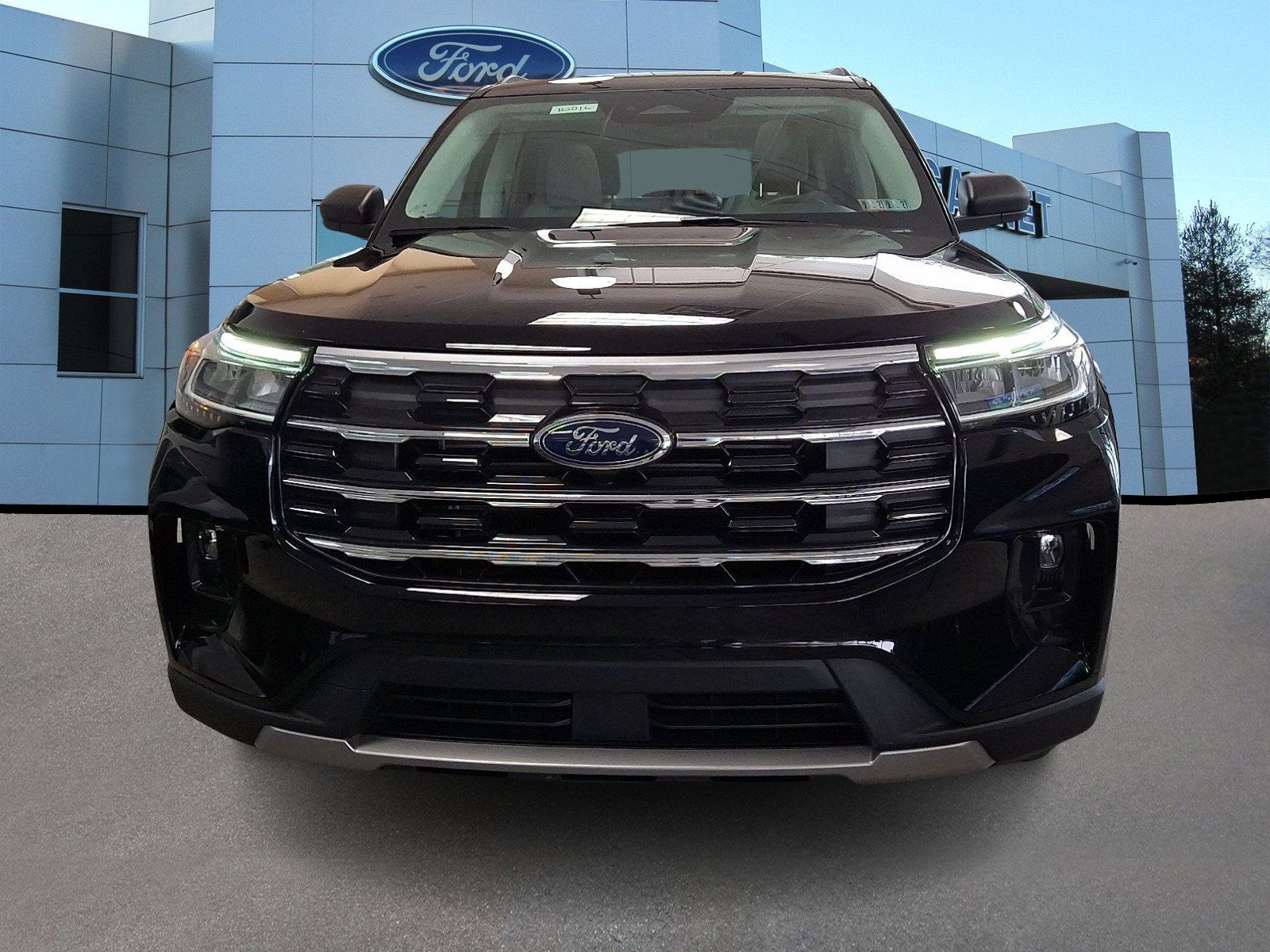 Used 2026 Ford Explorer Active w/ Active Comfort Package AWD/4WD image 3