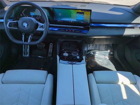 Used 2024 BMW 540i xDrive w/ M Sport Package image 15