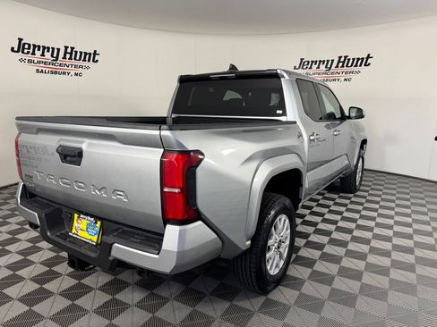Used 2025 Toyota Tacoma SR5 AWD/4WD image 6