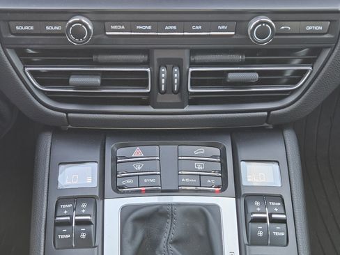 Certified 2021 Porsche Macan image 19