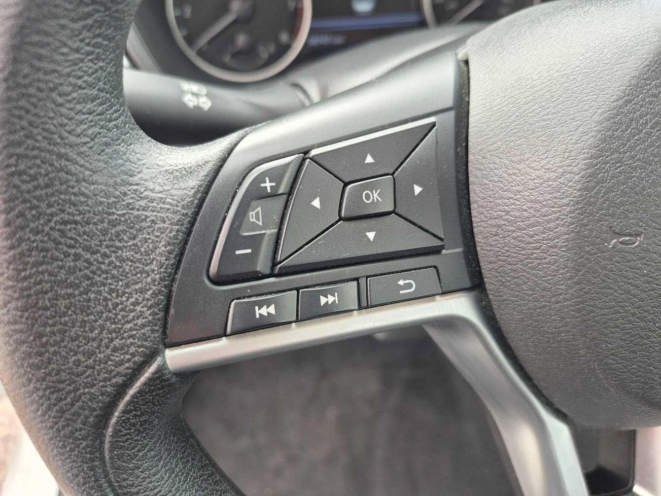 Used 2024 Nissan Altima 2.5 SV FWD image 10