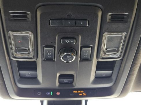 Used 2021 GMC Yukon Denali w/ Denali Premium Package AWD/4WD image 25